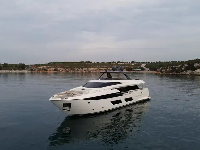 Ferretti Yachts 93'