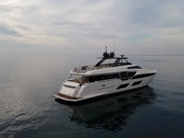 Ferretti Yachts 93'