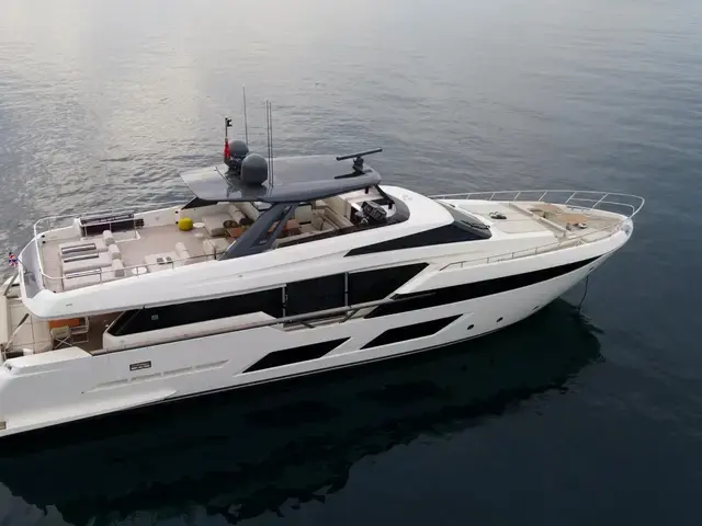 Ferretti Yachts 93'