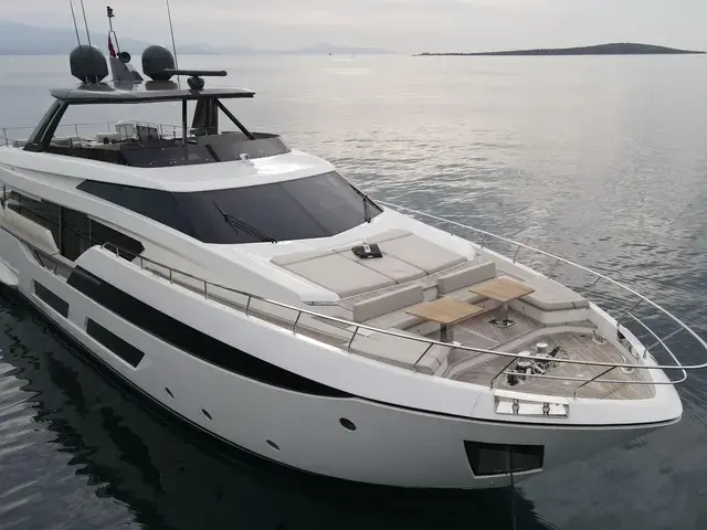 Ferretti Yachts 93'