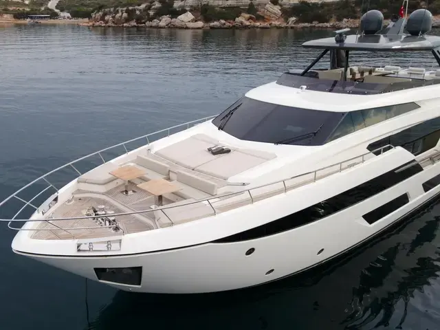 Ferretti Yachts 93'