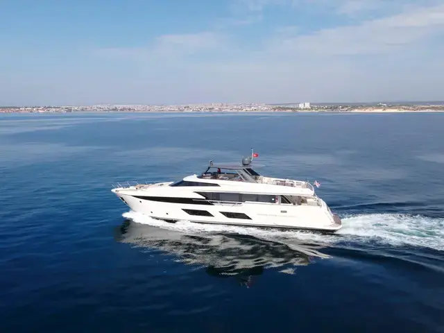 Ferretti Yachts 93'