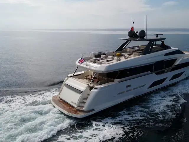 Ferretti Yachts 93'