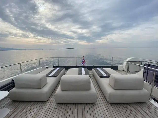 Ferretti Yachts 93'