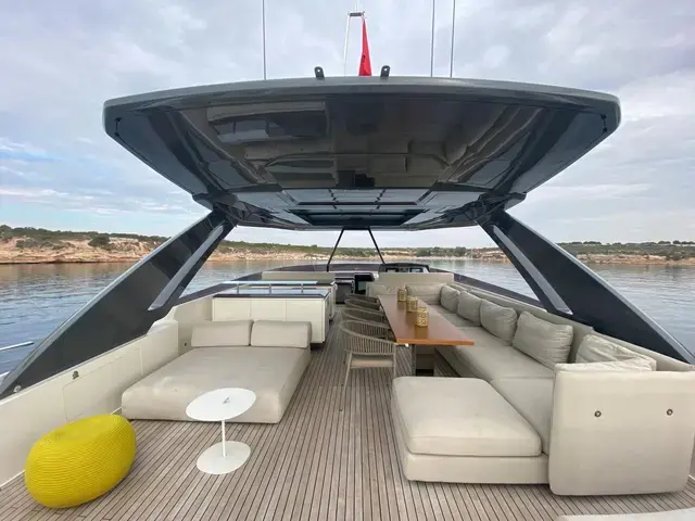 Ferretti Yachts 93'