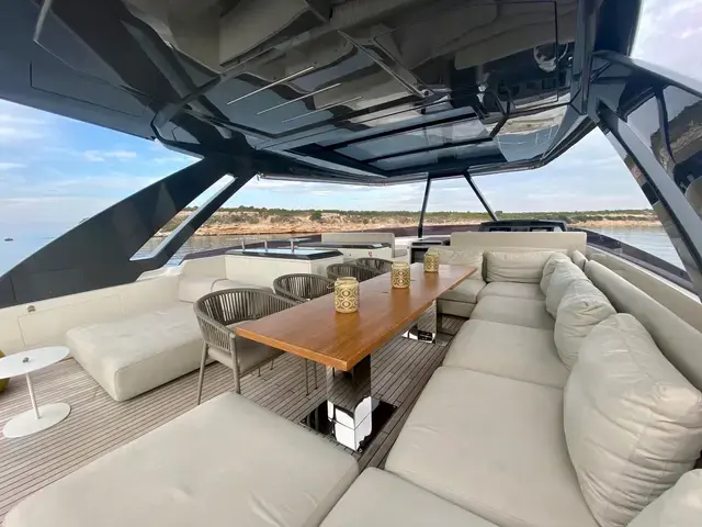 Ferretti Yachts 93'