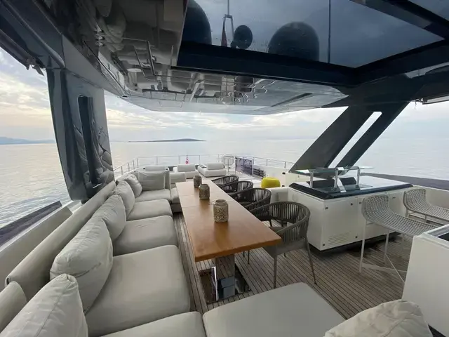 Ferretti Yachts 93'