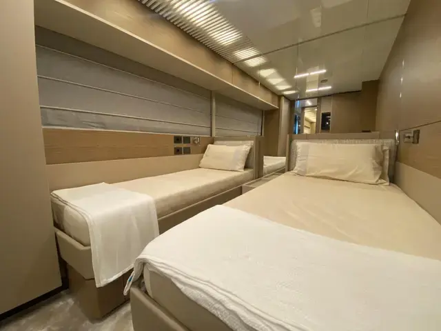 Ferretti Yachts 93'