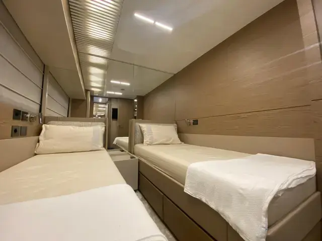 Ferretti Yachts 93'