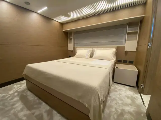 Ferretti Yachts 93'