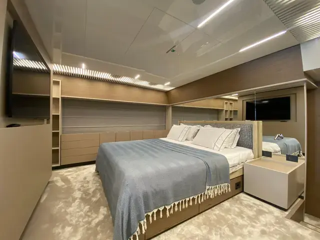 Ferretti Yachts 93'