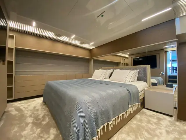 Ferretti Yachts 93'