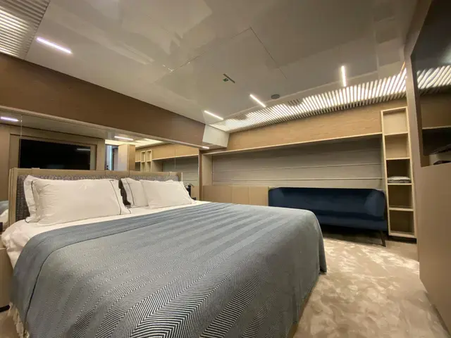 Ferretti Yachts 93'