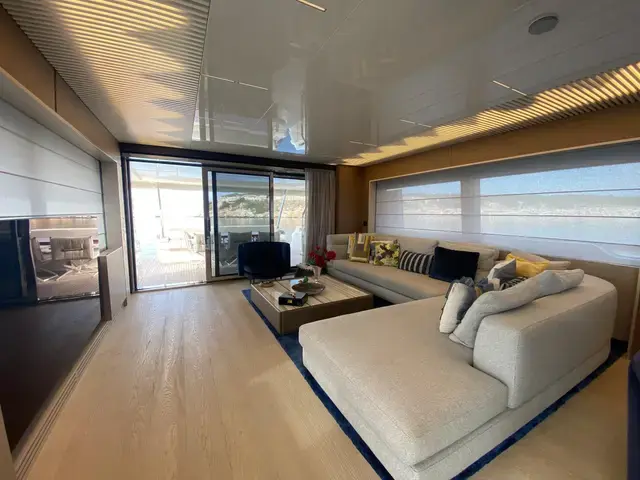 Ferretti Yachts 93'