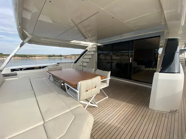 Ferretti Yachts 93'