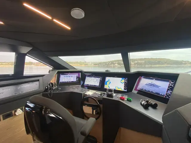 Ferretti Yachts 93'