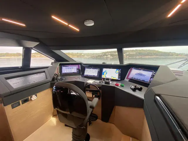 Ferretti Yachts 93'