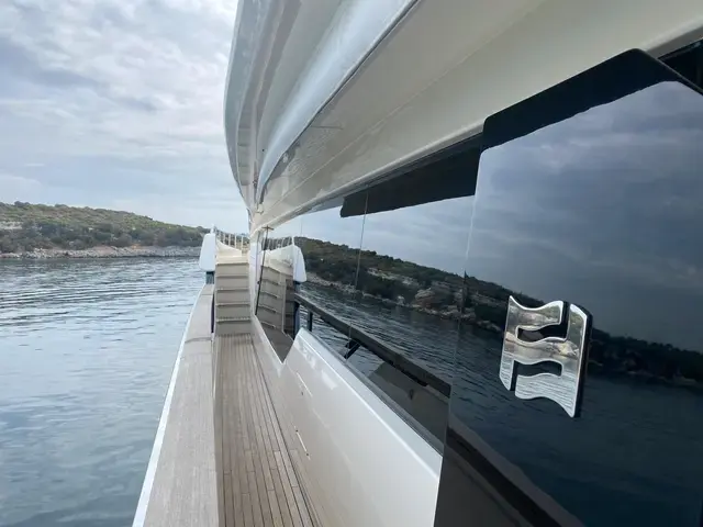 Ferretti Yachts 93'