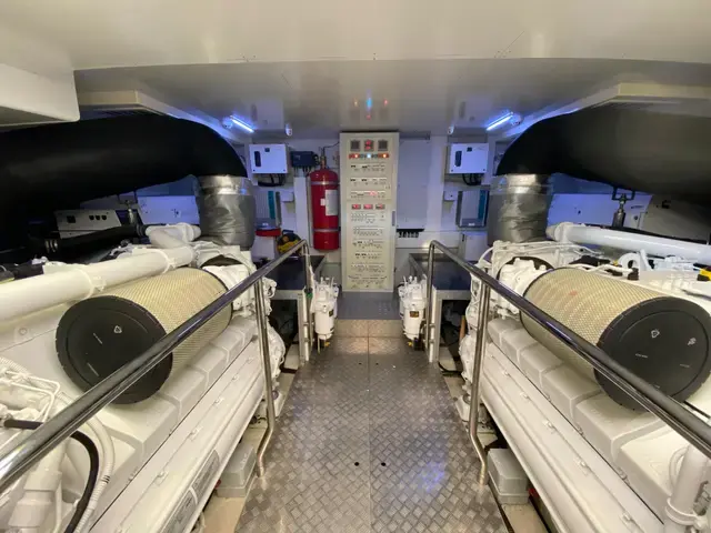 Ferretti Yachts 93'