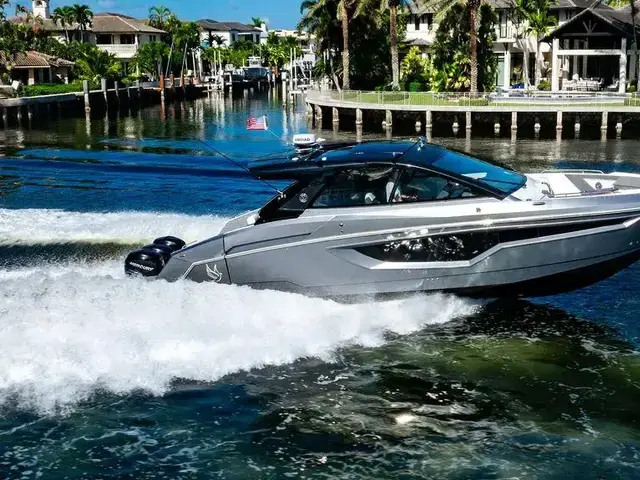 Cruisers Yachts 42'