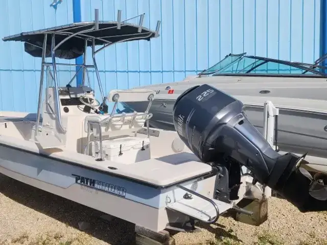 Pathfinder Boats 2400 V