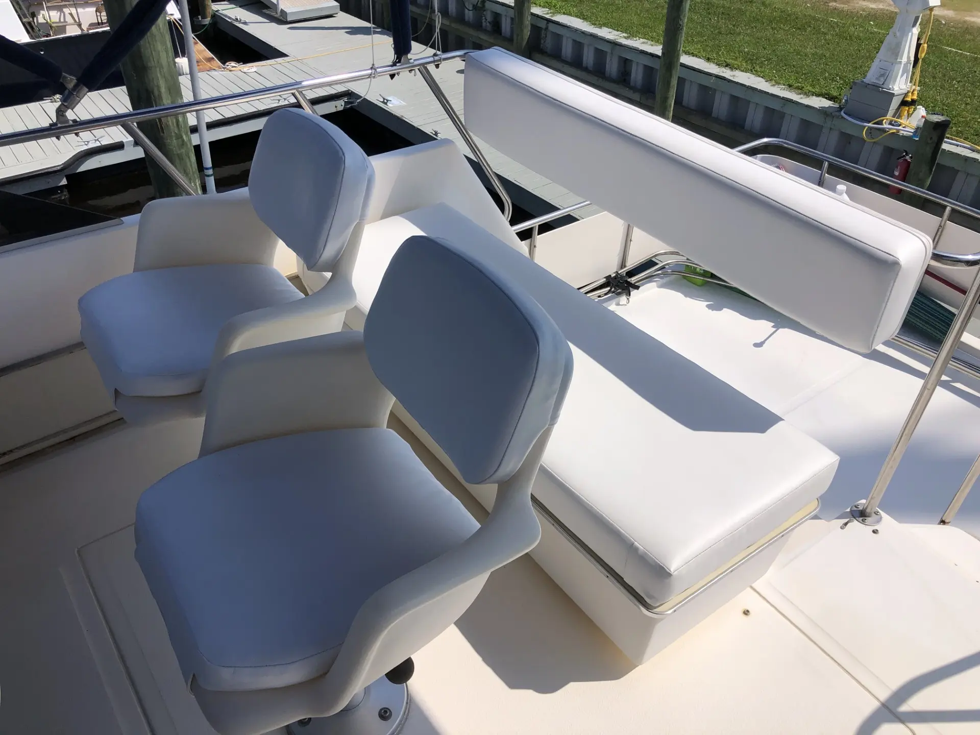 1987 Sea Ray 360 aft cabin