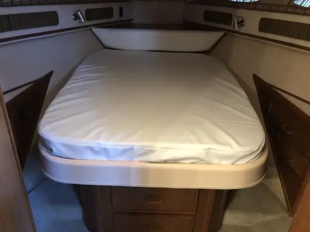 Sea Ray 360 Aft Cabin