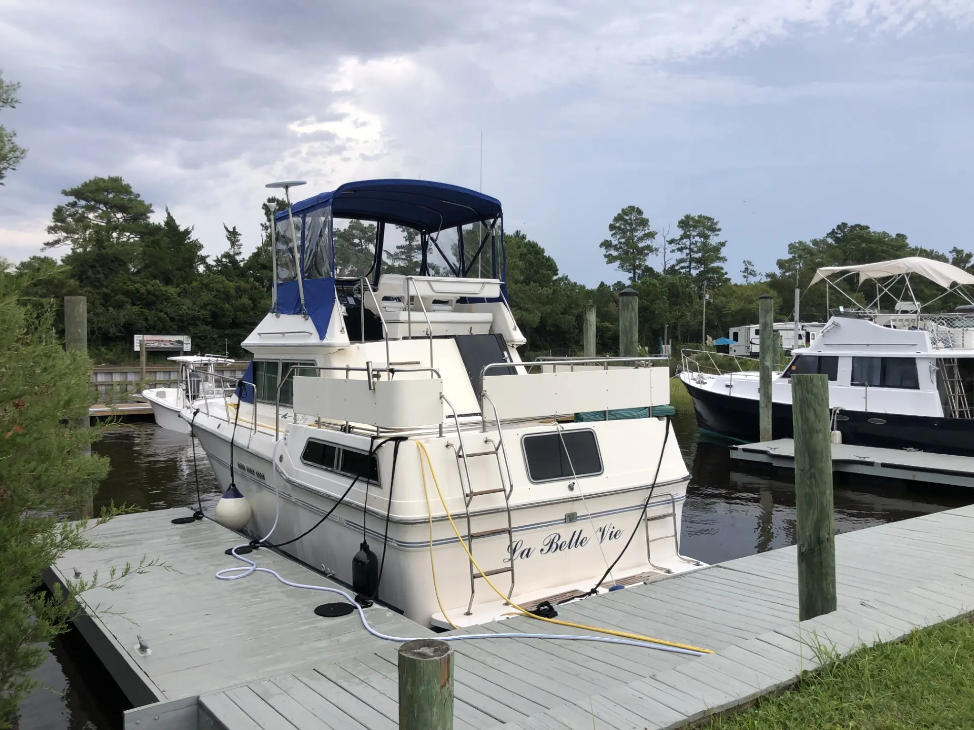 1987 Sea Ray 360 aft cabin