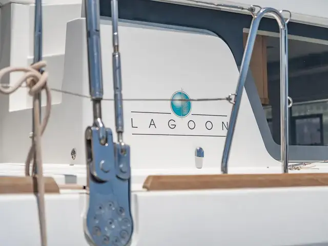 Lagoon 52