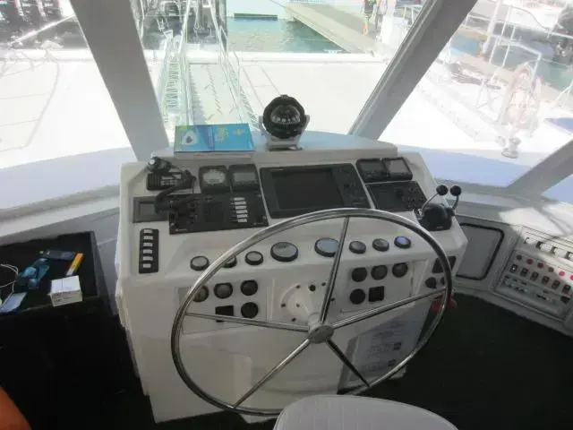 CATAMARAN H2X Maxi Day Charter Cat