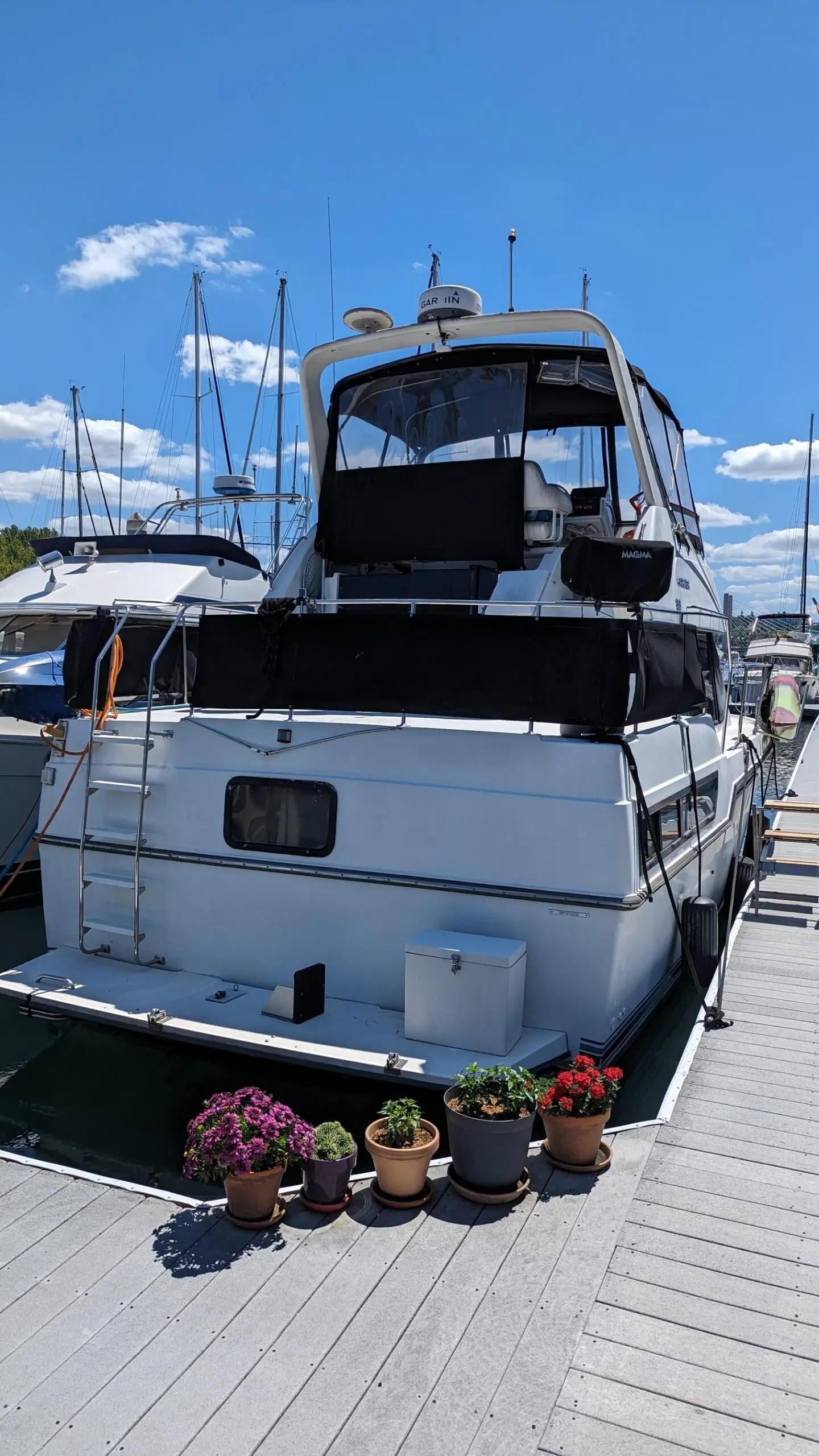 1992 Carver 33 aft cabin