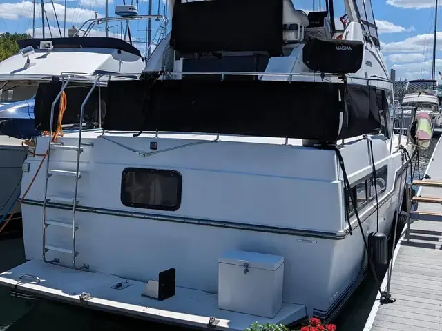 Carver 33 Aft Cabin