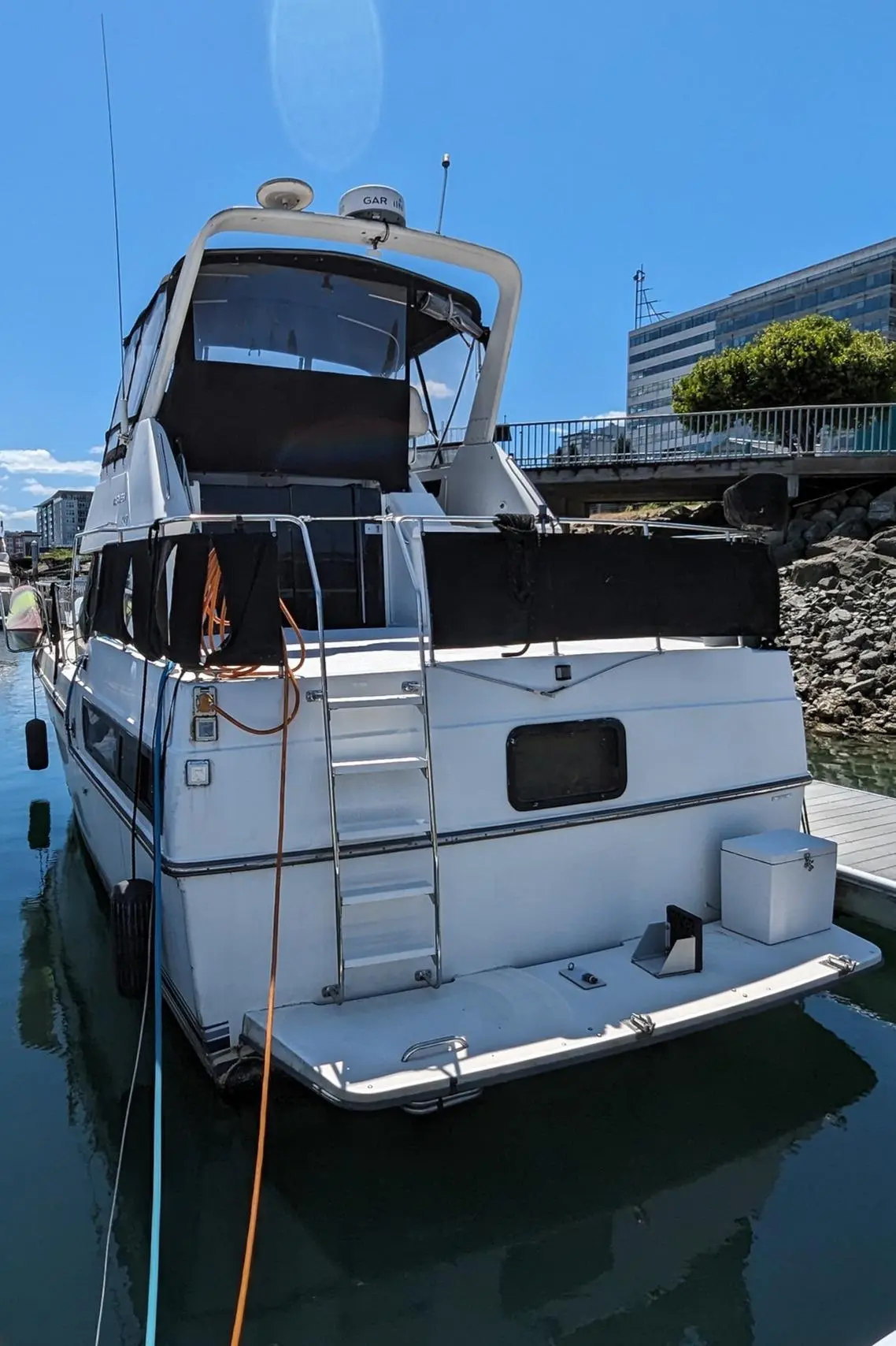 1992 Carver 33 aft cabin