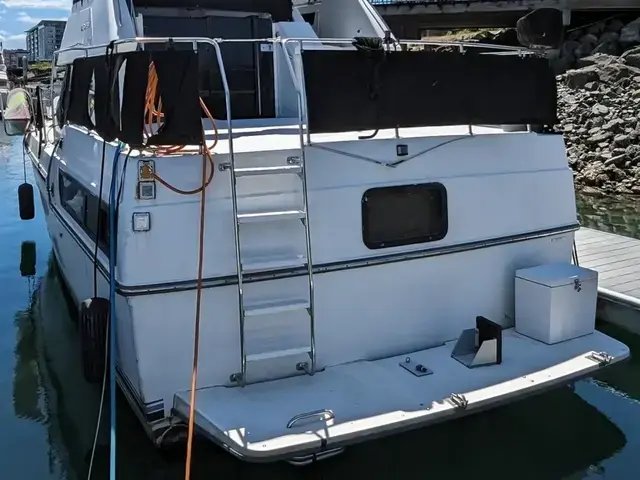 Carver 33 Aft Cabin