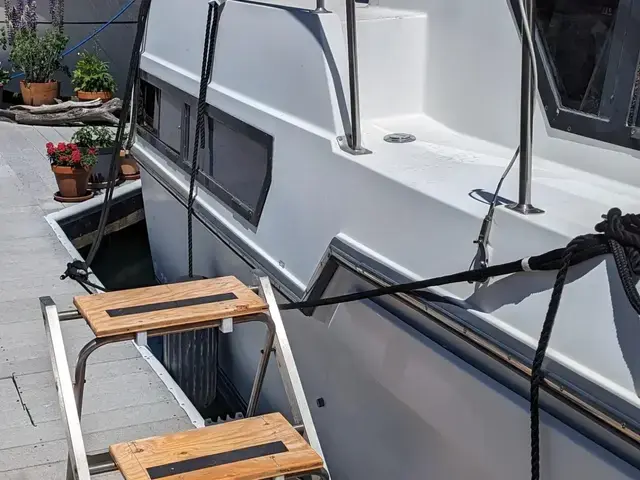 Carver 33 Aft Cabin