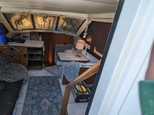 Carver 33 Aft Cabin