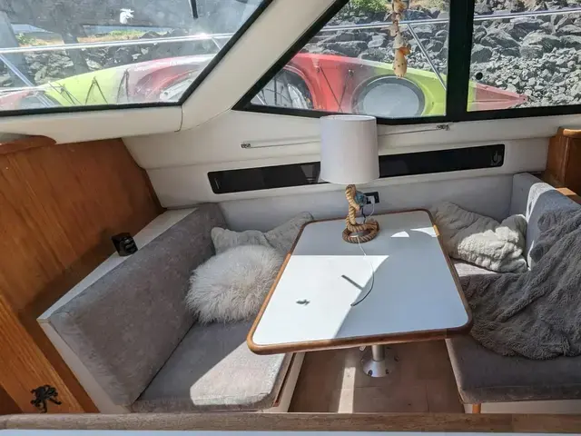 Carver 33 Aft Cabin