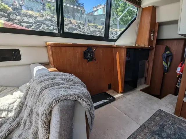 Carver 33 Aft Cabin