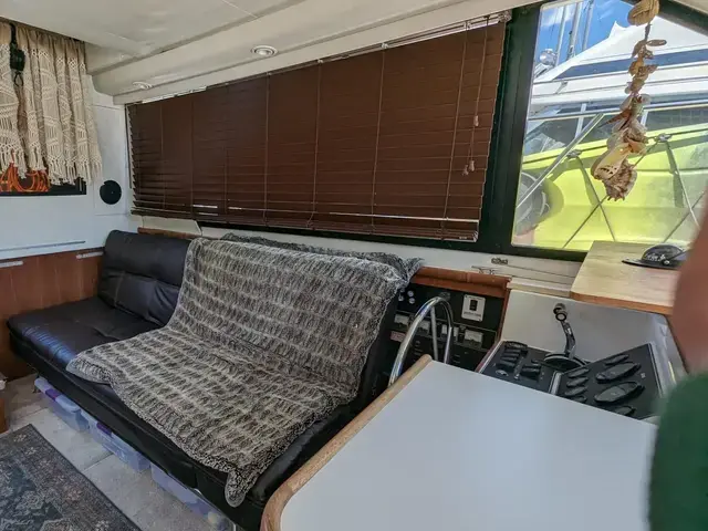 Carver 33 Aft Cabin