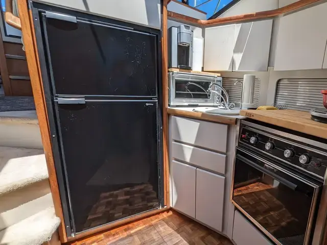 Carver 33 Aft Cabin