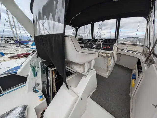 Carver 33 Aft Cabin