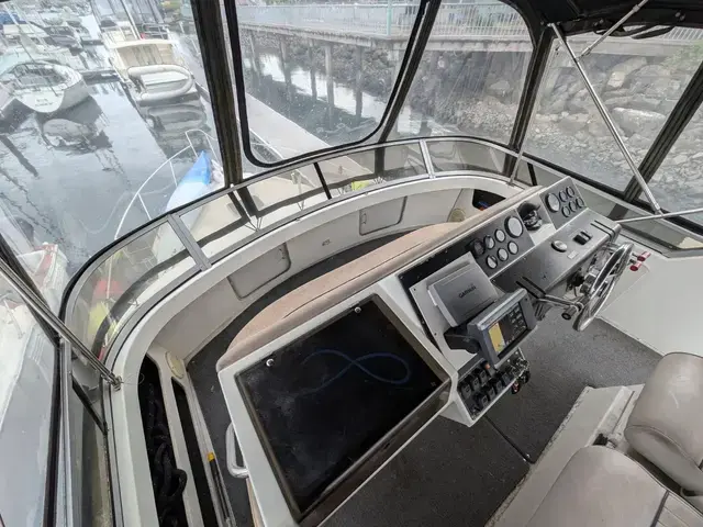 Carver 33 Aft Cabin