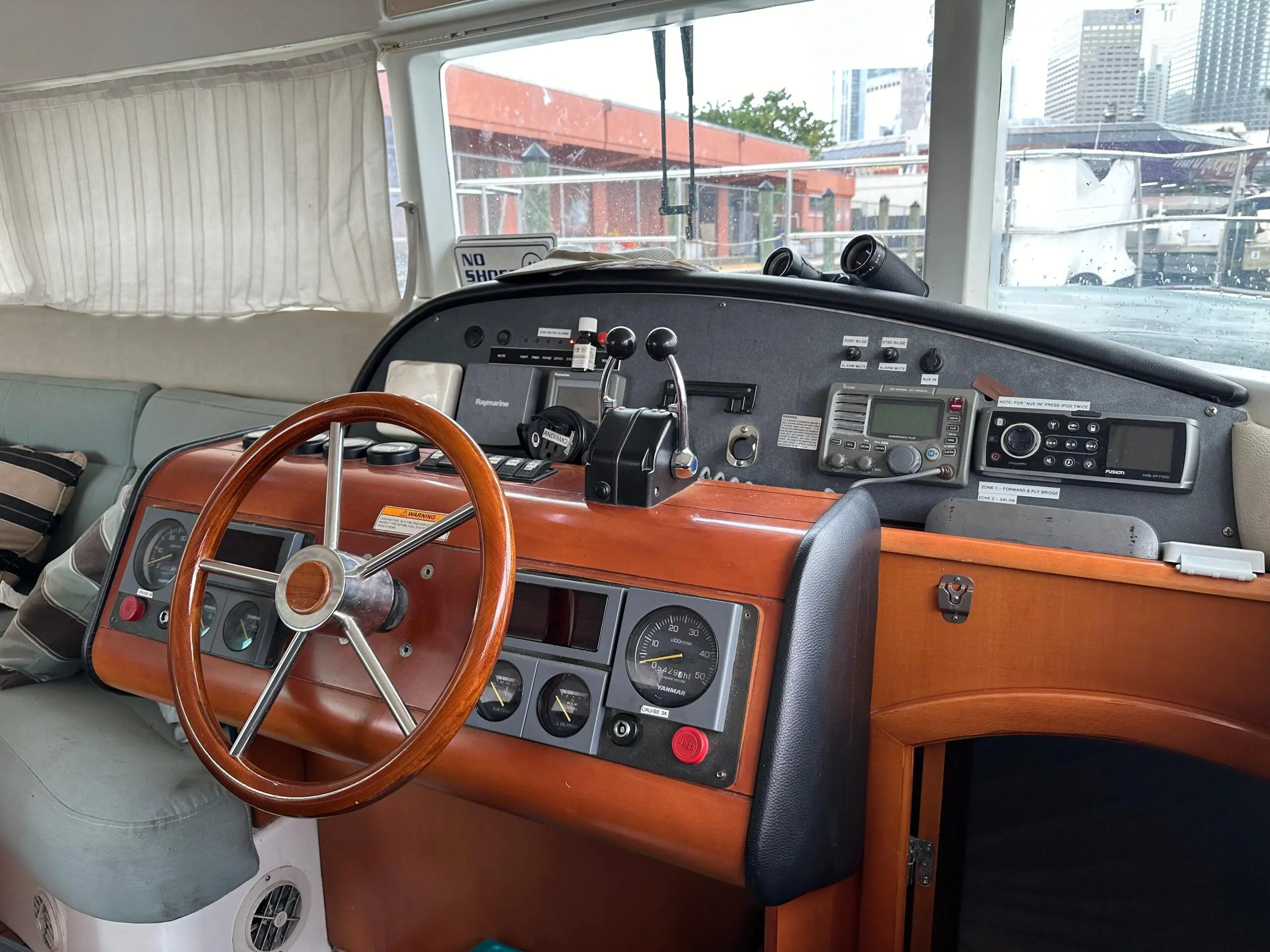 2003 Lagoon power 43