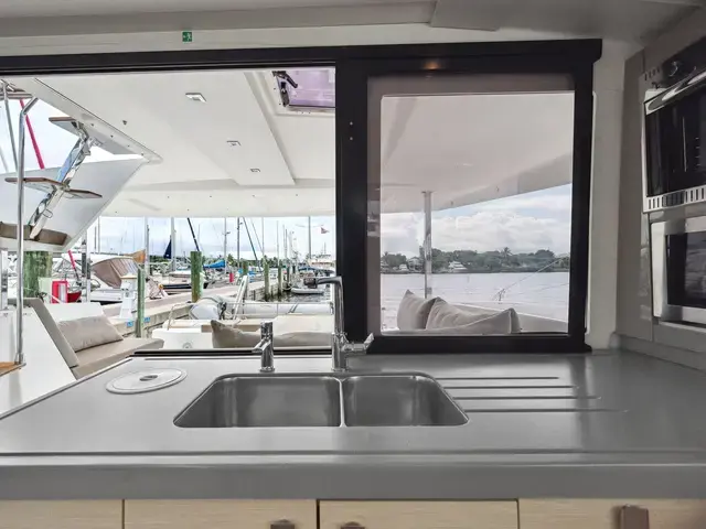 Fountaine Pajot Lucia 40