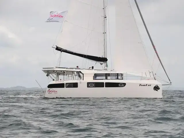 Dolphin 380