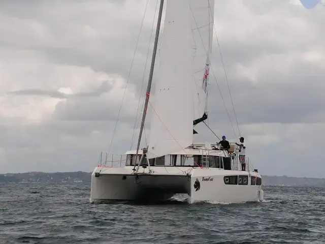 Dolphin 380