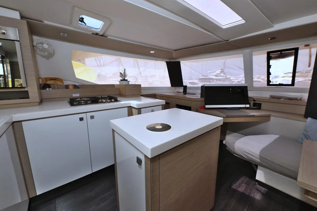 2020 Fountaine Pajot saona 47