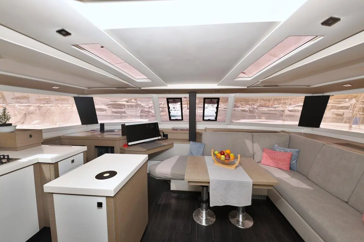 2020 Fountaine Pajot saona 47