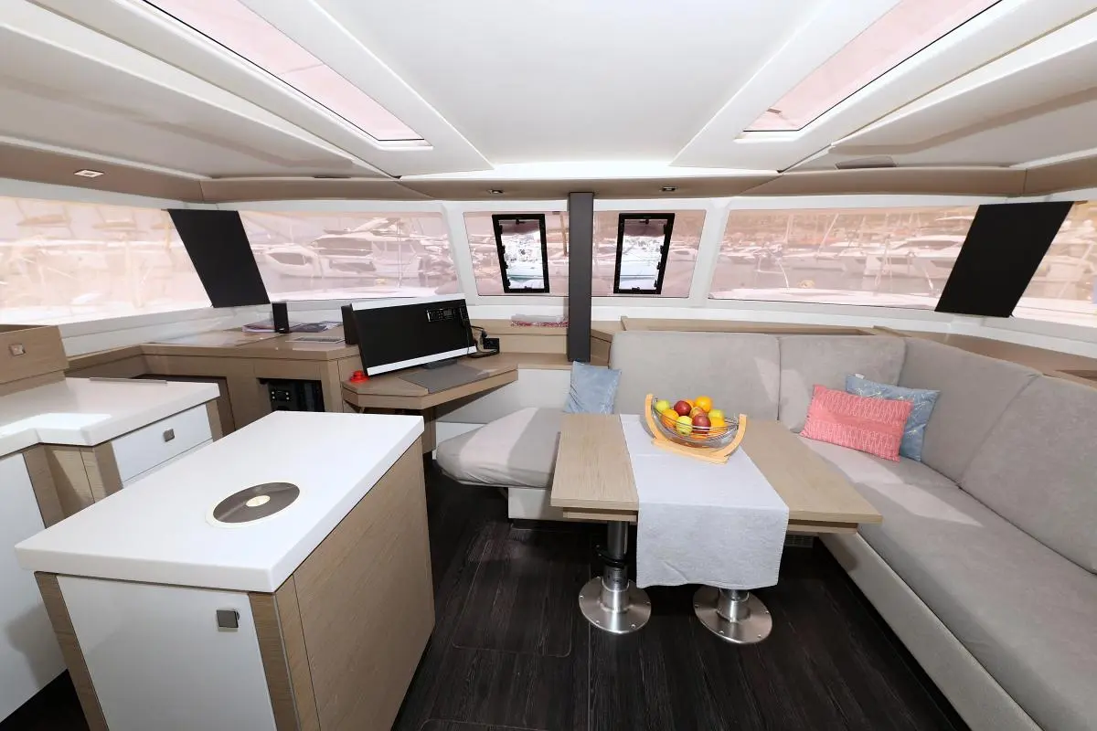 2020 Fountaine Pajot saona 47