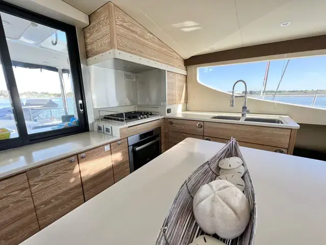 Xquisite Yachts X5